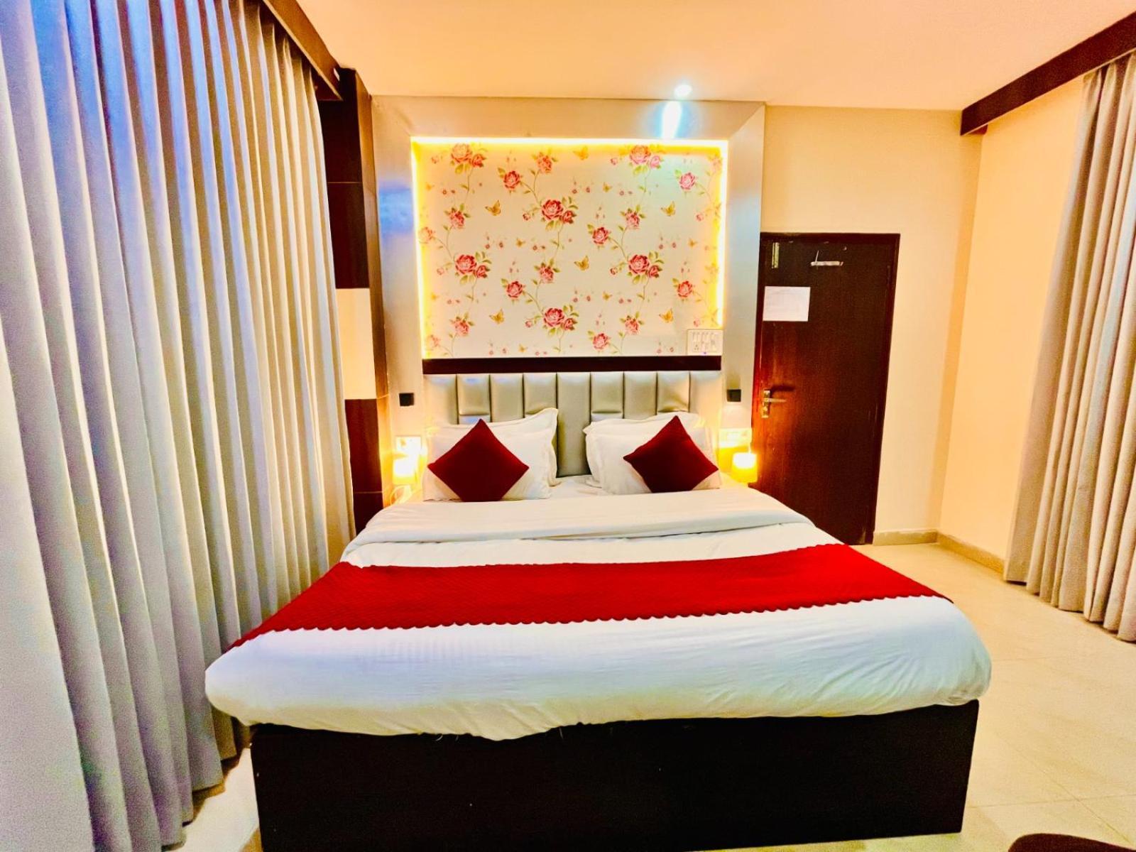 Hotel Ramawati Near Ganga Ghat Haridwār Zewnętrze zdjęcie